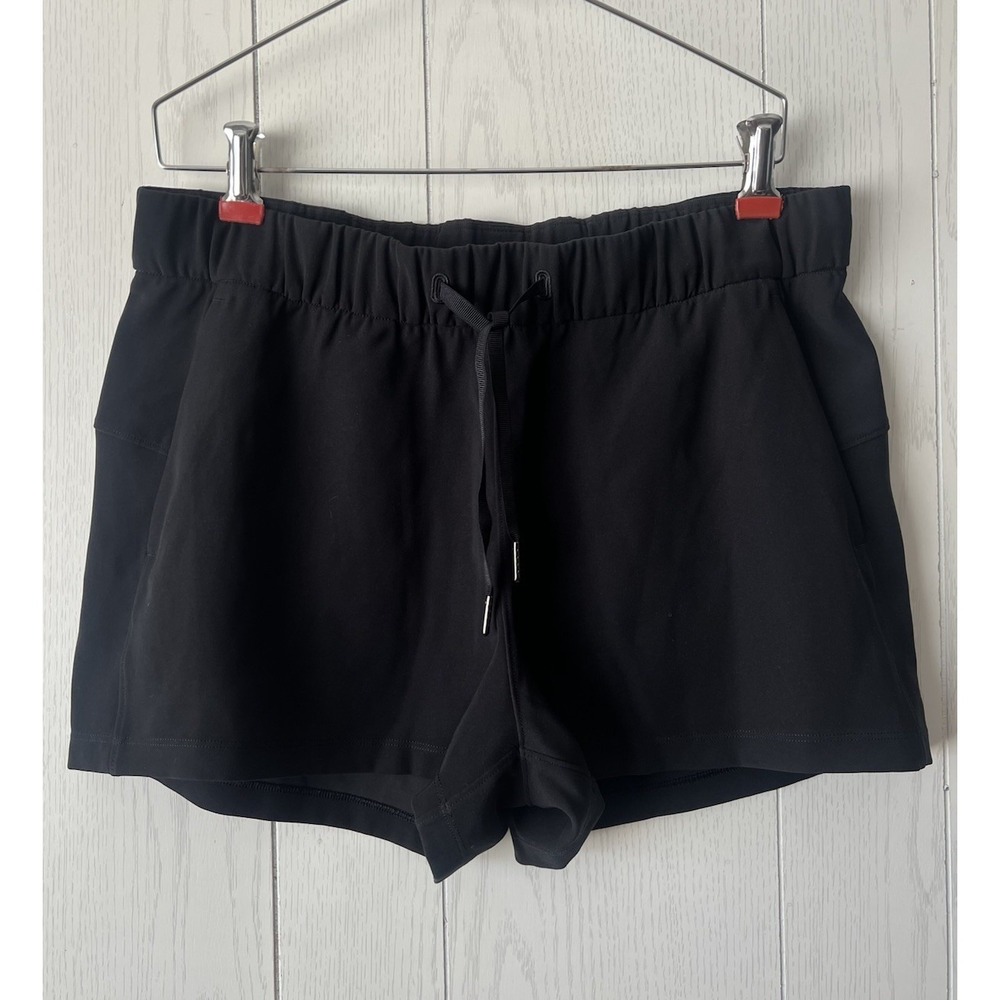 Lululemon On the Fly Shorts 2.5" Black Size 10 Pull On Pockets Excellent Conditi